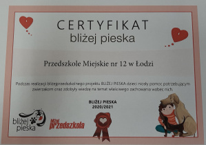 Zdjęcie przedstwia cerytyfikat dla Przedszkola Miejskiego nr 12 w Łodzi za udział w projekcie Bliżej pieska.