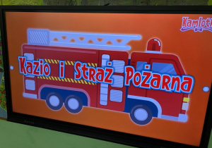 Grupa ogląda film