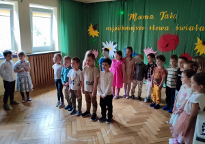 Dzieci występują przed rodzicami