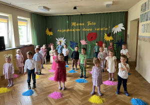 Dzieci występują przed rodzicami