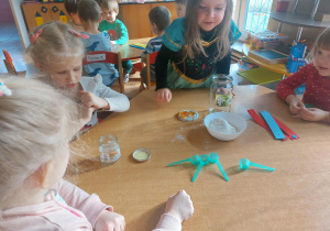 Dzieci podczas zajęć