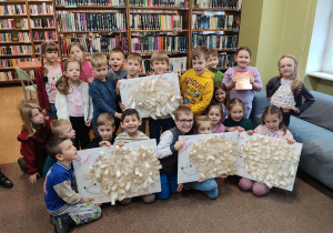 Dzieci i ich gotowe prace