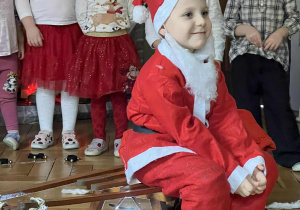Dziecko w roli Mikołaja