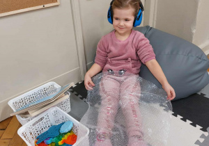 Dziewczynka odpoczywa