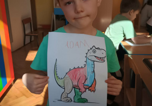 Chłopiec i jego kolorowanka