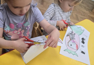 Dzieci wycinają