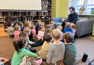 Dzieci słuchają Pana