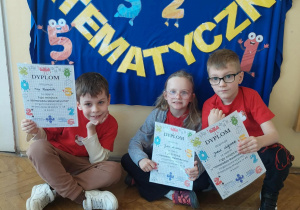 Dzieci i ich dyplomy